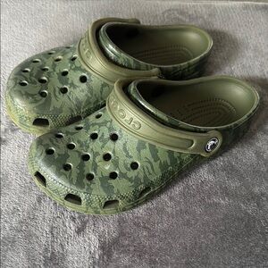 CROCS Kids' Green Camo Water Shoes